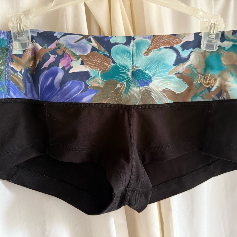 Mika wear Multicolor Floral Shorts